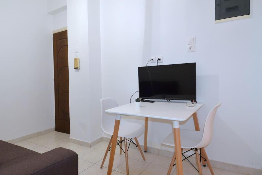 Minimal Apartment At The Foot Of The Odeon Of ... Афины Экстерьер фото