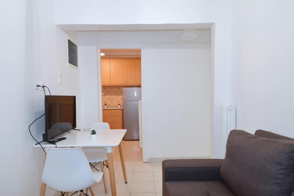 Minimal Apartment At The Foot Of The Odeon Of ... Афины Экстерьер фото